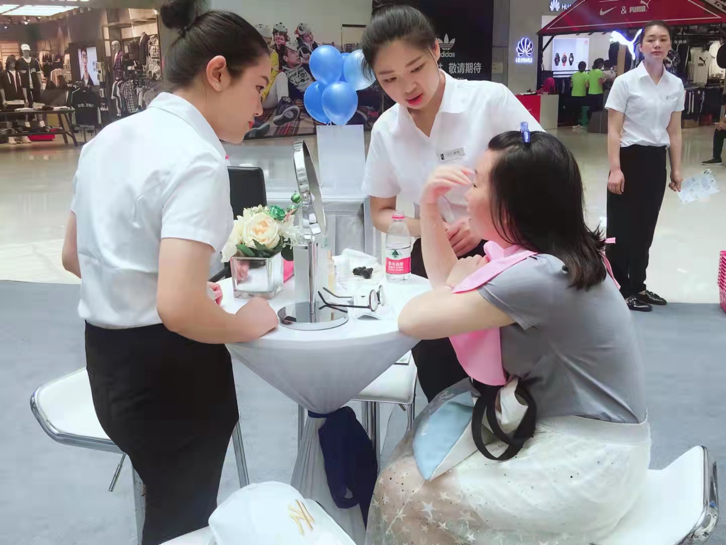 懂得顾客      “粘”住顾客